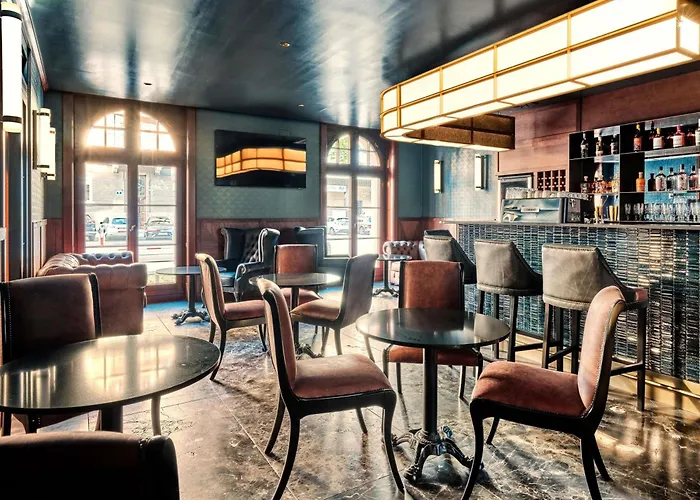 The Crown Center - Handwritten Collection Accor 4*