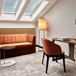 The Crown Center - Handwritten Collection Accor Otel 4*