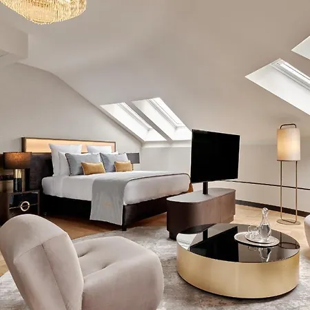 The Crown Center - Handwritten Collection Accor 4*