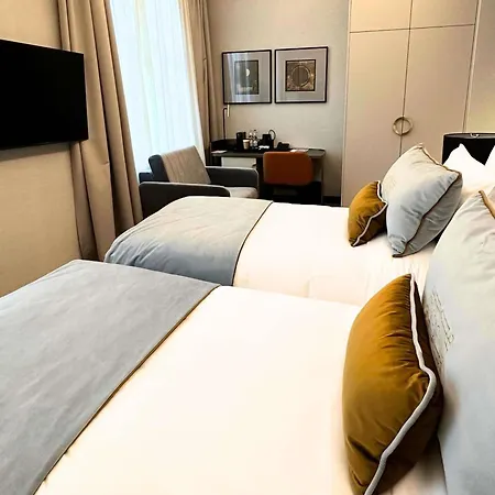 The Crown Center - Handwritten Collection Accor 4*