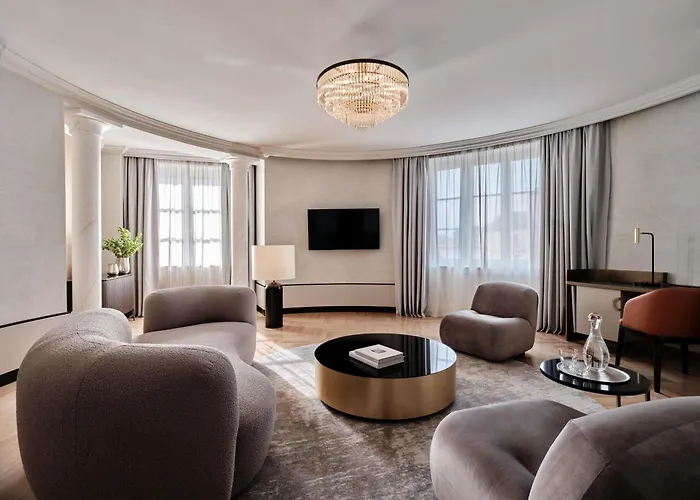 The Crown Center - Handwritten Collection Accor 4*