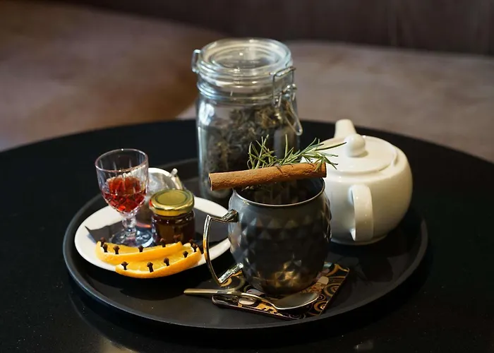 The Crown Center - Handwritten Collection Accor 4*