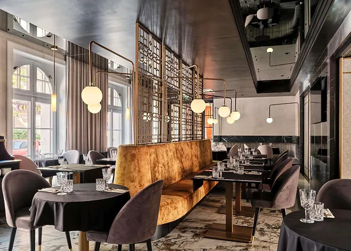 The Crown Center - Handwritten Collection Accor 4*