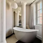 The Crown Center - Handwritten Collection Accor 4*